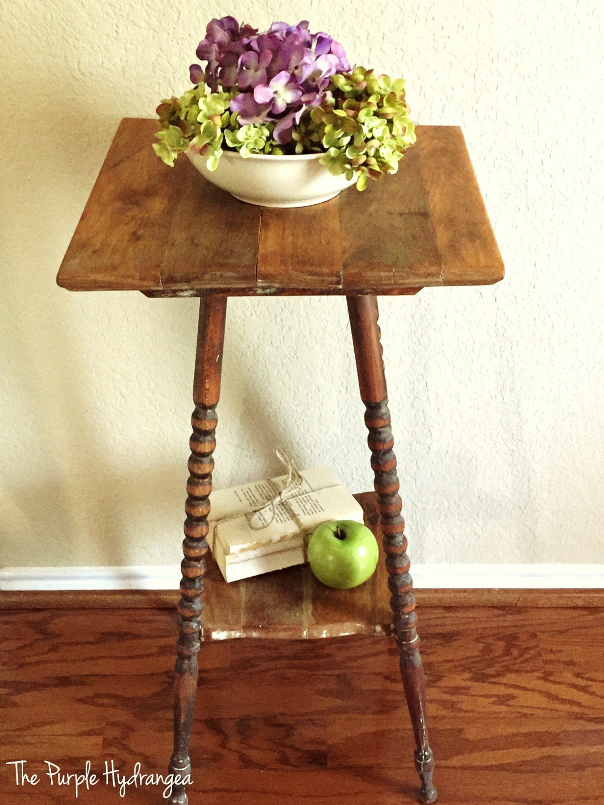 Spindle Leg Table Makeover by Lisa at The Purple Hydrangea