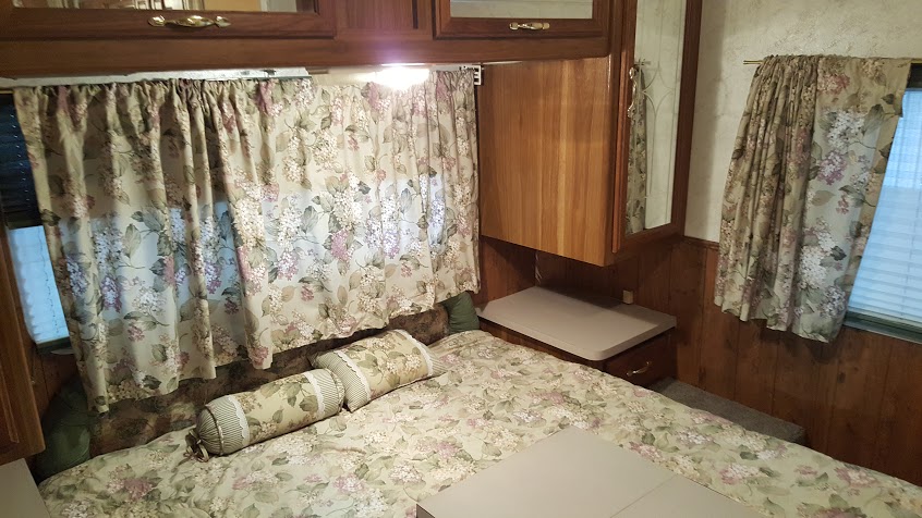 chateau-bryant-rv-master-bedroom