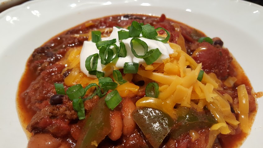 slow-cooker-chili-with-cheese-sour-cream-and-onion