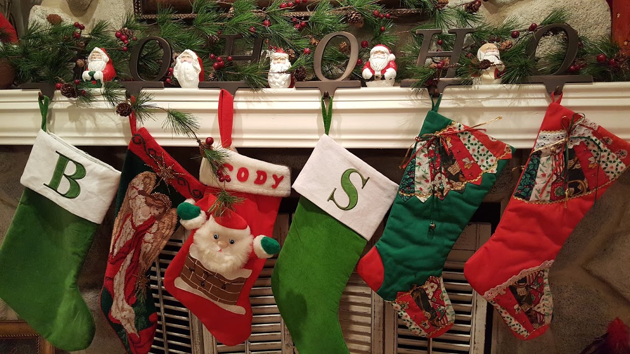 my-thrifty-house-christmas-house-tour-stockings