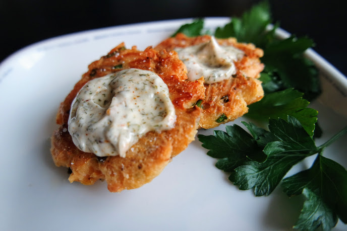 Whole30 Key Lime Salmon Patties with dill sauce