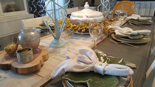 Elegant and simple table setting for spring