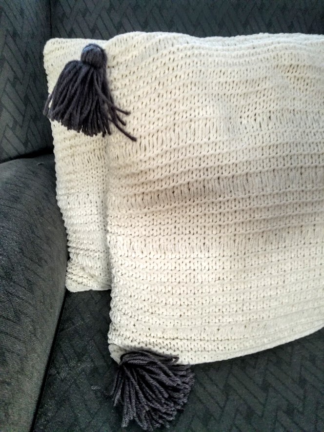 DIY tassel pillows with knit pillow