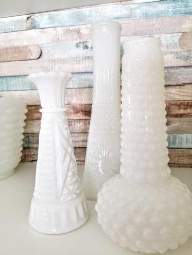 https://mythriftyhouse.com/wp-content/uploads/2018/03/displaying-milk-glass-bud-vases.jpg